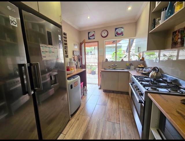 4 BEDROOM HOUSE FOR SALE IN GLEN MARAIS